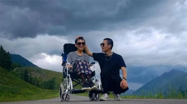 “90后”帶漸凍癥媽媽看遍山河